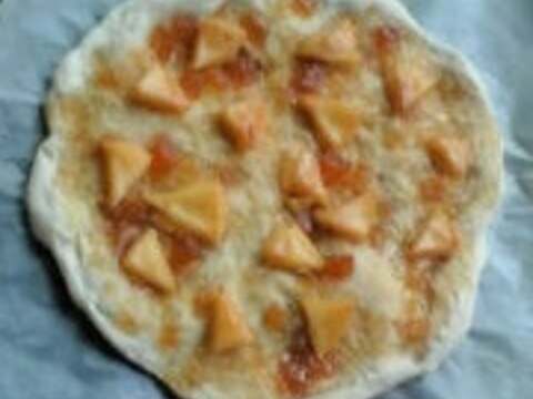 りんごとカマンベールチーズのデザートピザ